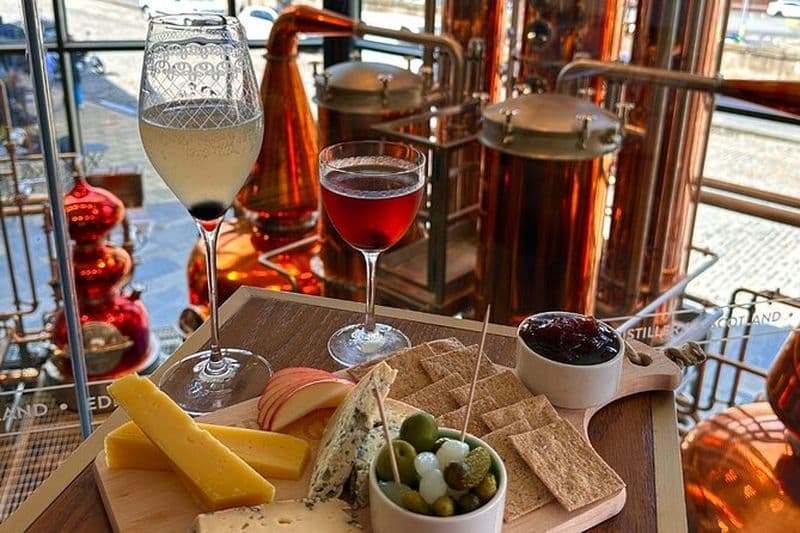 Siroter et savourer le gin d'Édimbourg rencontre le fromage Mellis