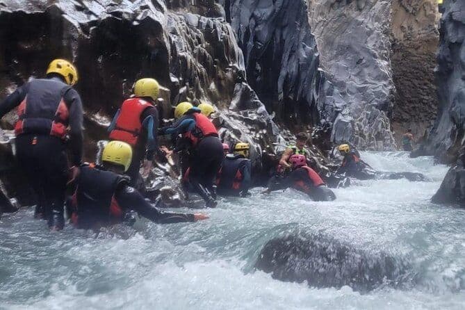 Canyoning dans les gorges d'Alcantara