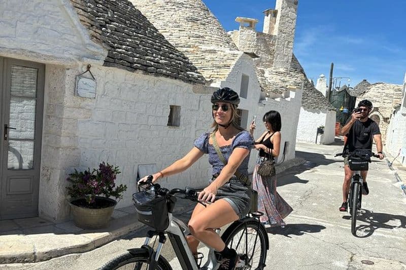 Vélo électrique, focaccia et vin