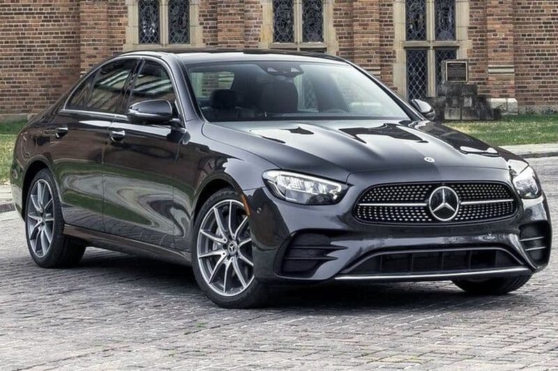 Transfert aéroport : Varsovie à l'aéroport de Varsovie WAW en voiture d'affaires