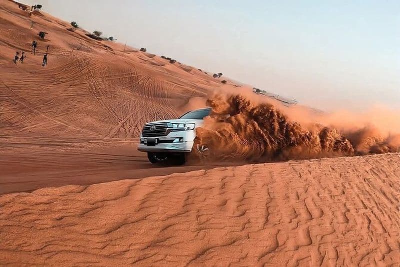 Soirée Désert Aventure: Promenade en quad, planche à sable et chameau