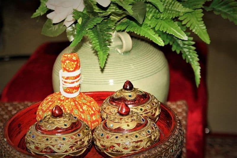 Massage thaïlandais avec balle aux herbes