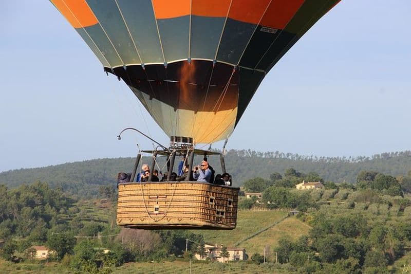 Excursion d'une journée: balade en montgolfière avec petit-déjeuner + Assise et spello avec déjeuner