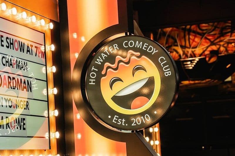Hot Water Comedy Club: Soirée des nouveaux acteurs