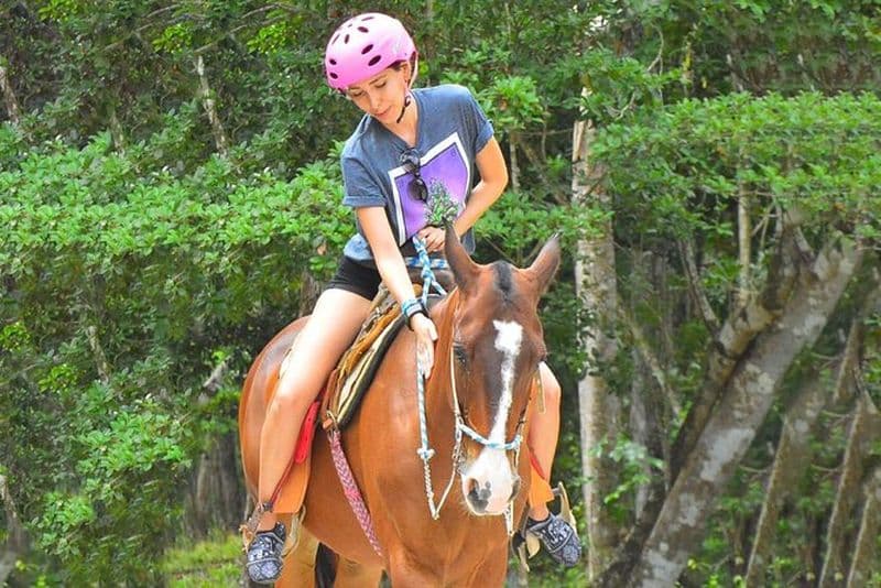 Équitation à Cancun, VTT, tyroliennes, cenote, déjeuner, boissons et transfert