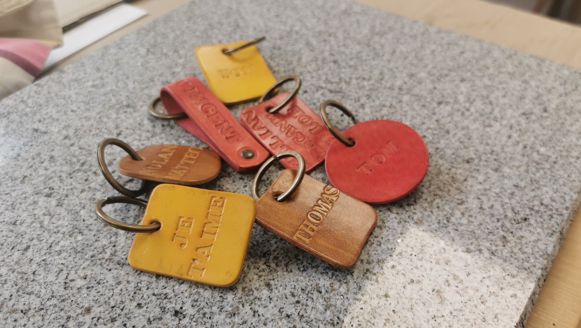 Initiez-vous à la maroquinerie