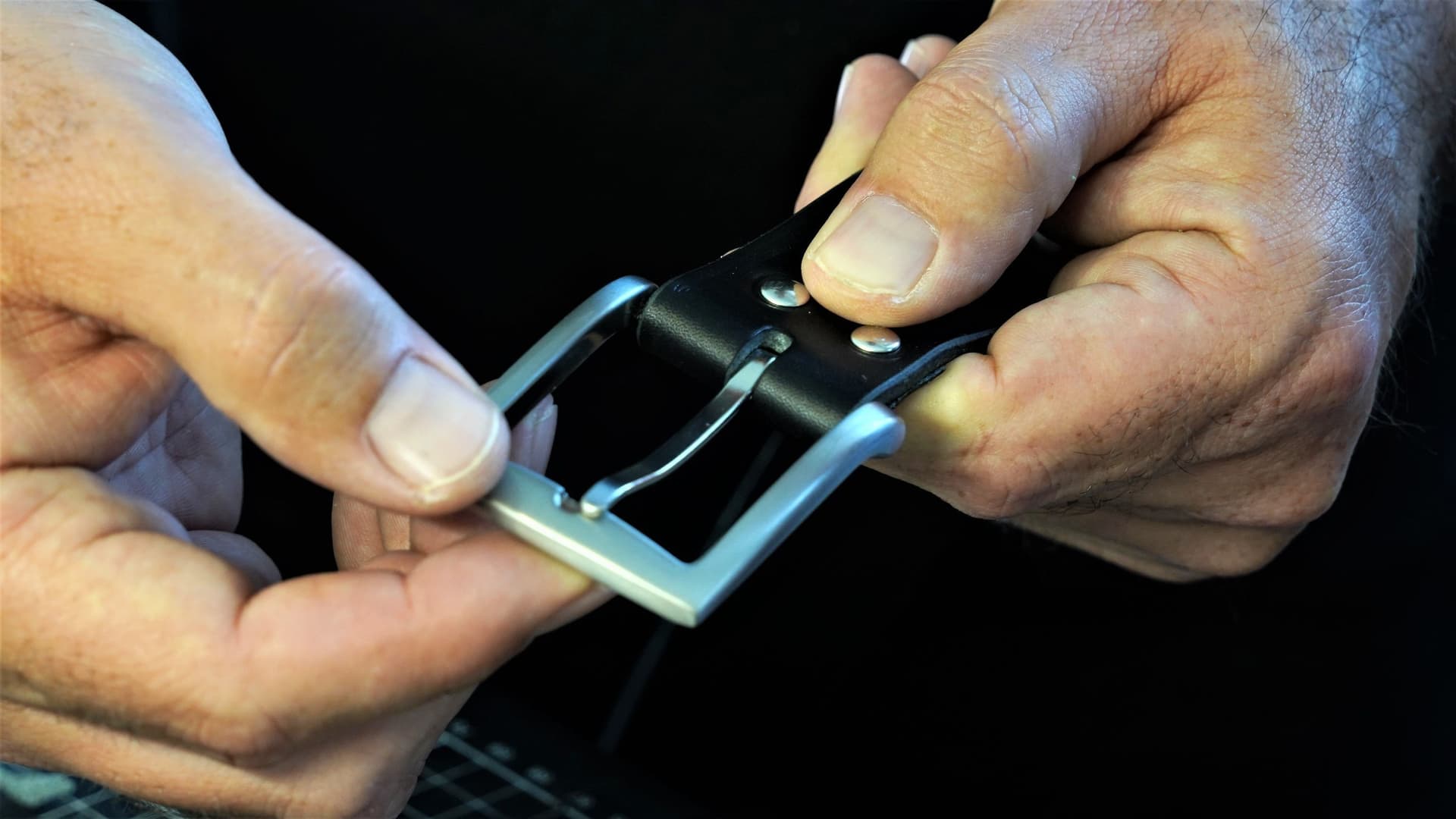 Réalisez votre ceinture en cuir à la main