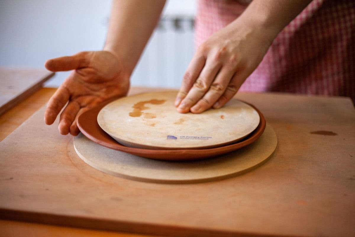 Modelez vos assiettes plates en céramique