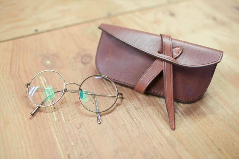 Fabriquez votre étui à lunettes en cuir